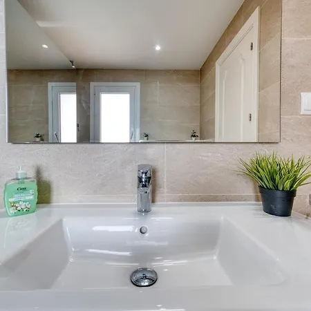 Playa Azul Beachfront Townhouse בית נופש אסטפונה